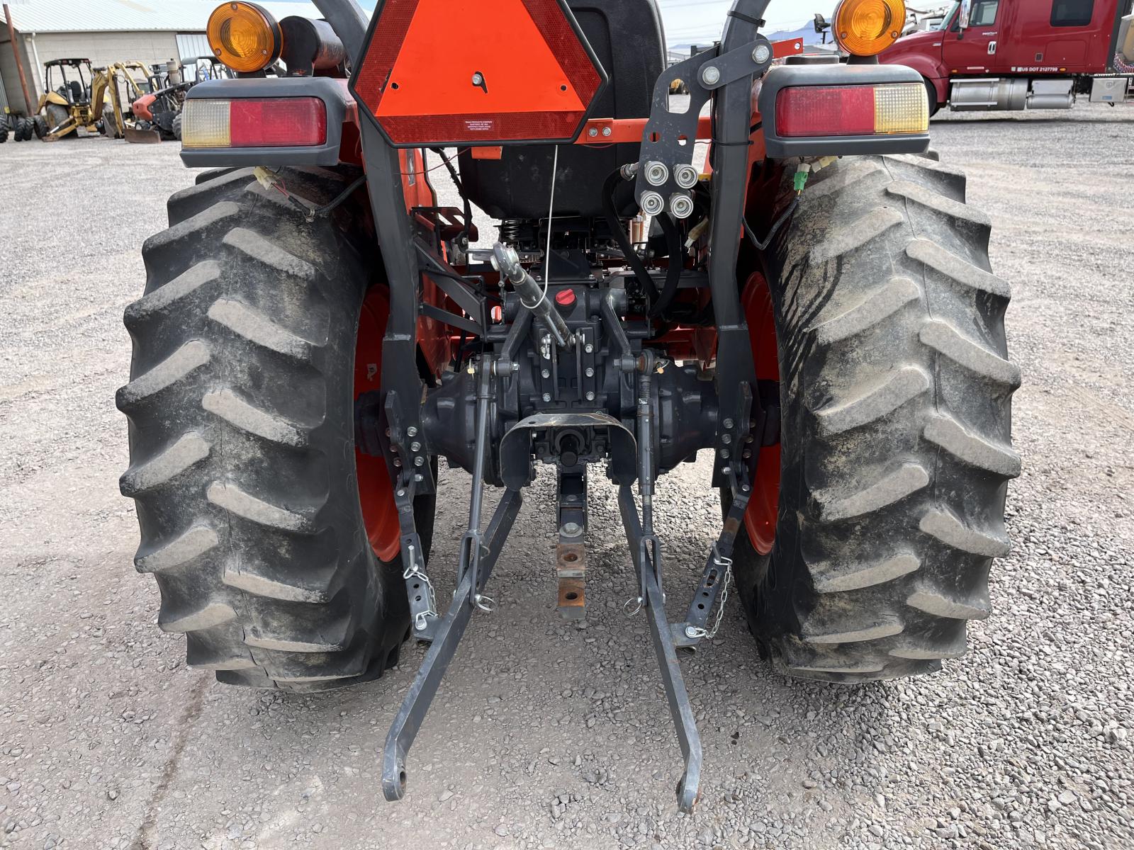 ./imagenes/INVOICE/2019/17302/TRACTOR KUBOTA L4701 - (5).JPG